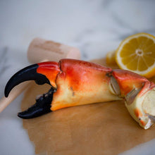 Load image into Gallery viewer, Fresh Stone Crab Claws
